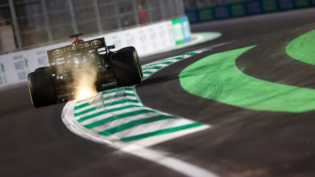  Lewis Hamilton fährt Bestzeit, Charles Leclerc crasht