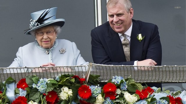  Queen entzieht Prinz Andrew militärische Titel