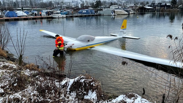  Sportflugzeug stürzt nach Start in Wangen (SZ) in See