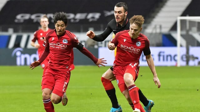  Aufsteiger Bielefeld schockt Frankfurt – Lyon mit Derbysieg