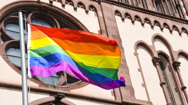  Queere Kirchenangestellte wagen Massen-Coming-out