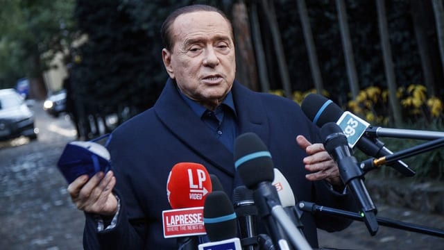  Berlusconi gibt im italienischen Präsidentschaftsrennen auf