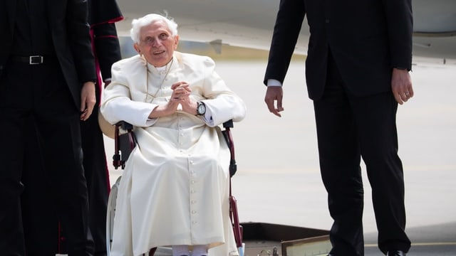  Viel gewusst, nichts getan: Gutachten belastet Benedikt XVI.