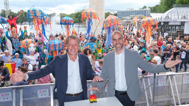  Das Maschseefest 2022 ist eröffnet! / Vom 27. Juli bis zum 14. August wird Deutschlands größtes Seefest und ausgezeichnetes Food Festival rund um den Maschsee gefeiert.