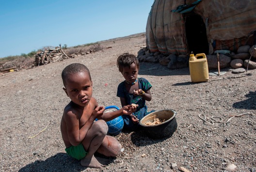  Nothilfe in schwerster Dürre seit vierzig Jahren: Hirten in Äthiopien werden zu Klimaflüchtlingen