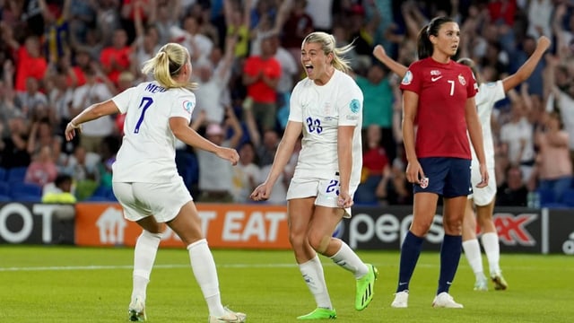  Engländerinnen führen Norwegen vor und lösen Viertelfinal-Ticket