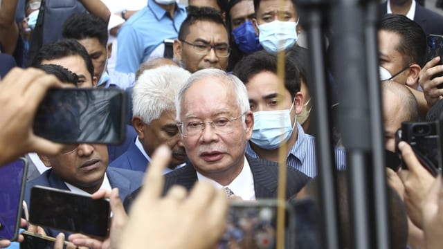  Oberstes Gericht bestätigt Haftstrafe für malaysischen Ex-Premier