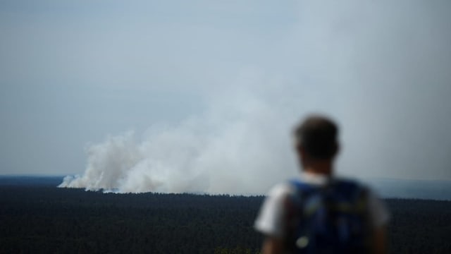  Waldbrand in Berlin weiterhin nicht unter Kontrolle
