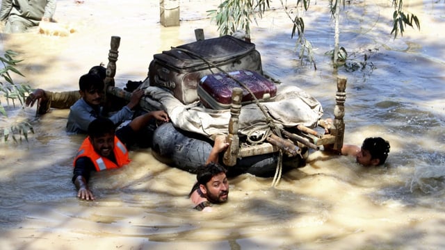  Über 1000 Menschen sterben bei Flutkatastrophe in Pakistan