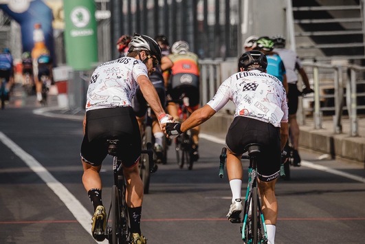  24 Stunden radeln für den guten Zweck: Pixum unterstützt “Ledschends” Charity-Team bei Rad am Ring