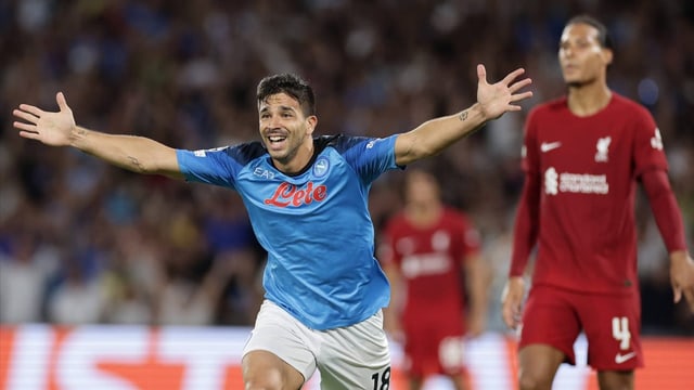  Napoli spielt Liverpool schwindlig – Frankfurts Debüt missglückt