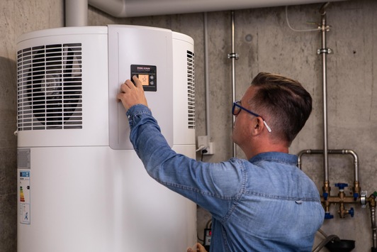  Wie das «Smart Home» beim Energie sparen hilft / Energie-Manager koordiniert Wärmepumpenheizung, E-Auto und Haushaltgeräte