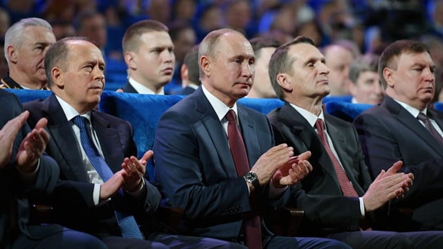  Diese Männer flüstern Wladimir Putin ins Ohr
