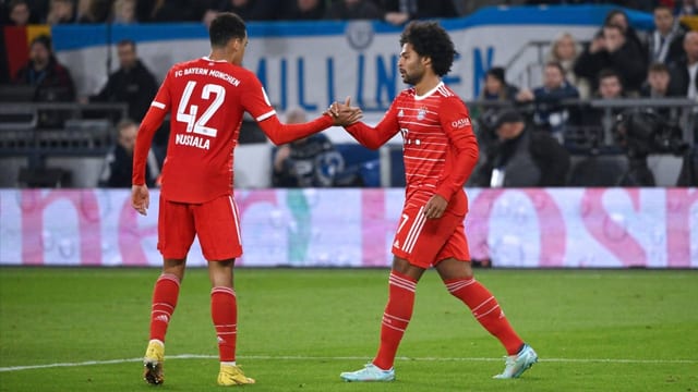  Bayern und Leipzig siegen vor WM-Pause – Höchststrafe für Vargas