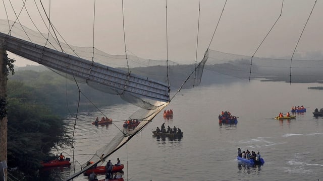  Mindestens 141 Tote bei Einsturz einer Hängebrücke in Indien