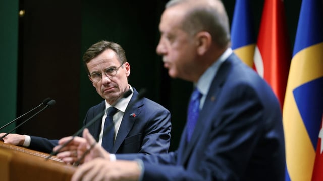  Erdogan verzögert Beitritt Schwedens und Finnlands weiter