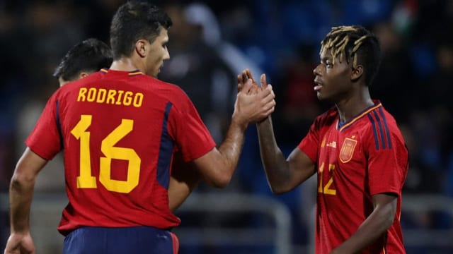  Spanien und Portugal mit souveränen Siegen
