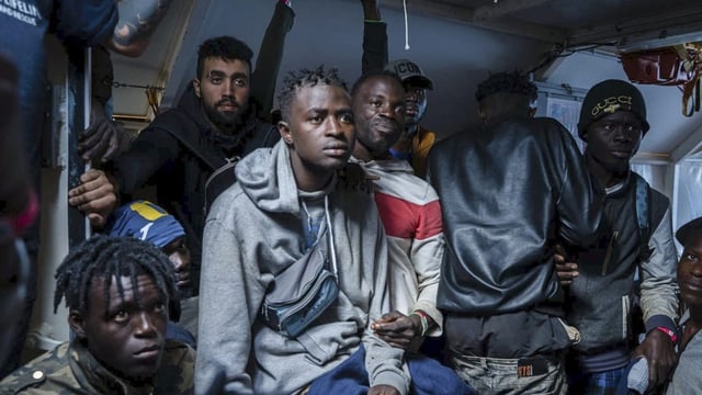  Schiff weigert sich, Italien zu verlassen, bis alle von Bord sind
