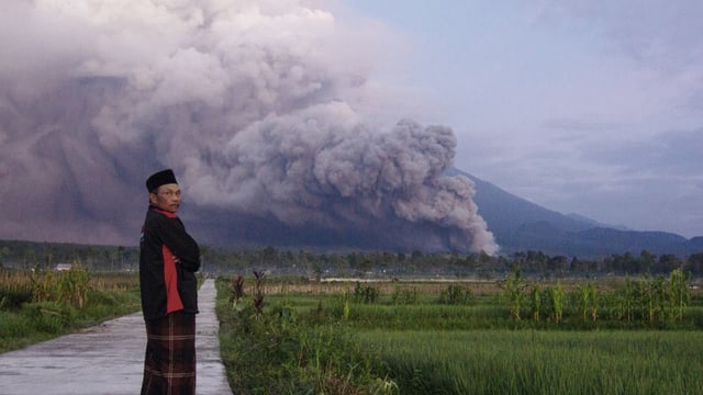  Vulkan Semeru in Indonesien ausgebrochen