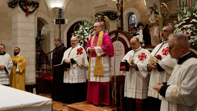  Zehntausende feiern nach Corona wieder Weihnachten in Bethlehem