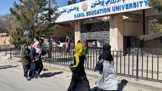  Taliban schliessen Studentinnen von Universitäten aus