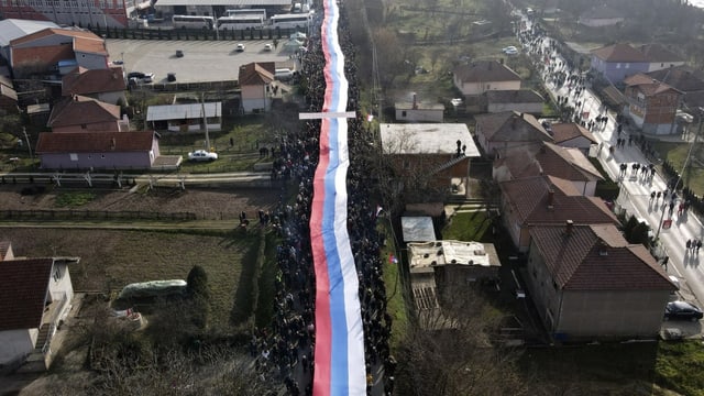  Serbien stockt Truppen an der Grenze zu Kosovo auf