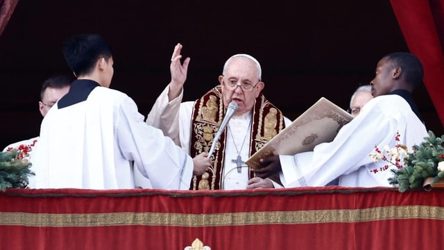  Papst spendet Weihnachtssegen im Zeichen des Krieges