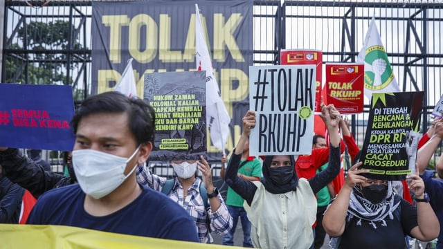  Indonesien verbietet ausserehelichen Sex