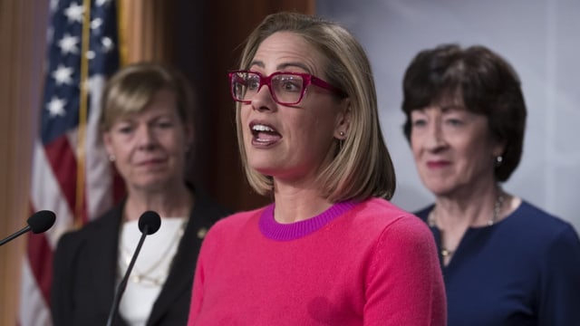  Senatorin Kyrsten Sinema verlässt die US-Demokraten