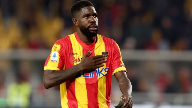  Lecce-Spieler Umtiti verlässt Spielfeld unter Tränen