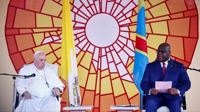  Papst startet Afrikareise mit klarem Friedensappell