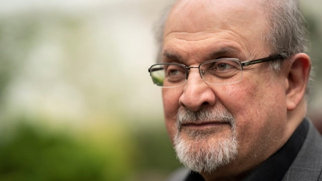  Salman Rushdie schreibt wieder – so gut es eben geht