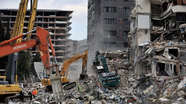  Der Wiederaufbau in der Türkei beginnt