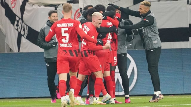  Frankfurt und Freiburg ziehen in Pokal-Viertelfinals ein
