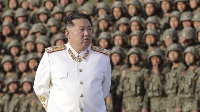  Mausarm und waffenstarrend: So finanziert sich Nordkorea