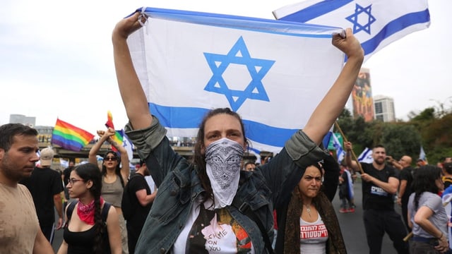  Tausende Israelis protestieren gegen Gesetzesänderung