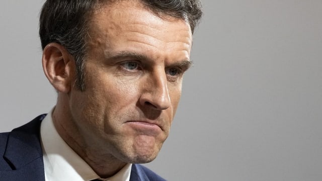  Emmanuel Macron drückt umstrittene Rentenreform durch