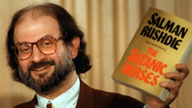  Rushdie ist kein Einzelfall: Warum Bücher verboten werden