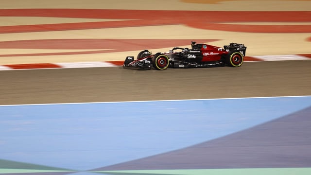  Alonso wird Tagessieger – solider Start von Alfa Romeo