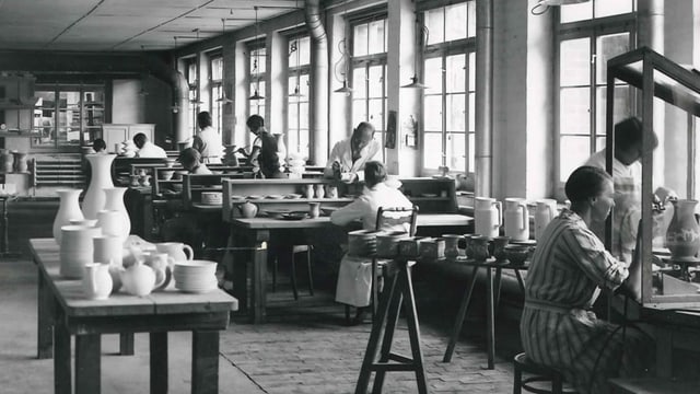  Auf diese Schweizer Tonwarenfabrik fielen Bomben der Alliierten