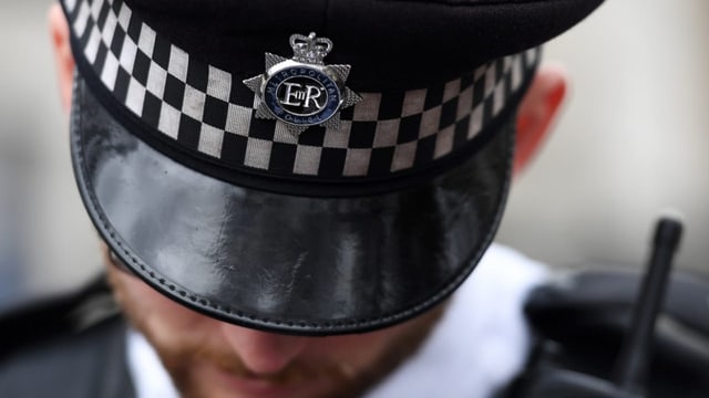  Intimuntersuchungen bei Teenagern: Britische Polizei im Zwielicht