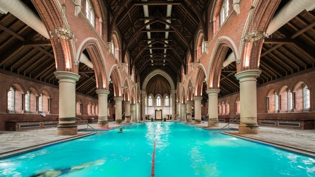  Vom Taufbecken zum Swimmingpool – wie Kirchen neu genutzt werden