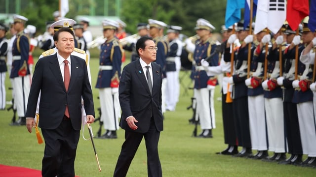  Südkorea: Präsident Yoon empfängt Japans Regierungschef Kishida