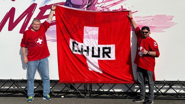  Die «huera» Churer Fahne an Eishockey-WM: Sie stecken dahinter