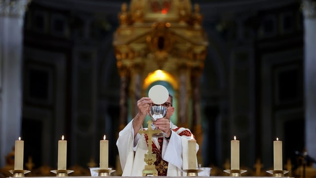  Frankreich: Katholische Kirche führt Priesterausweis ein