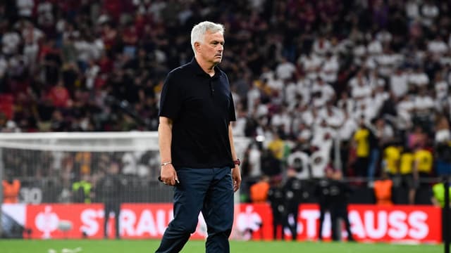  Nach Schiedsrichter-Attacken: Mourinho für 4 Spiele gesperrt