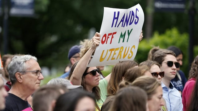  Ein Jahr nach Urteil: So steht es ums Abtreibungsrecht in den USA