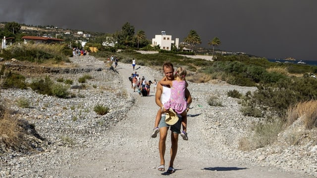  Brände auf Rhodos toben weiter – 19’000 Menschen evakuiert