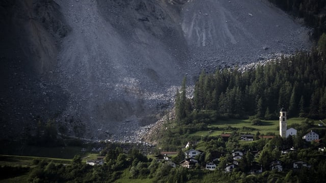  Evakuierte Bevölkerung von Brienz (GR) kann kurz ins Dorf zurück