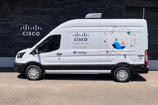 Cisco und Ford statten in der Schweiz einen vollelektrischen Ford E-Transit mit modernster Hybrid-Work-Technik aus